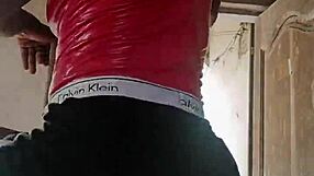 whoa this crazybitch shakes her huge ass while dancing and working out with fans 💦🍑🔥