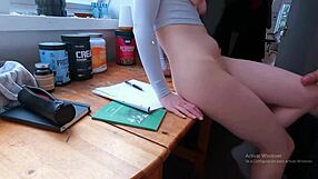 mi vecina culona chupa y coge duro en mi cuarto sentones en verga colombiana pov