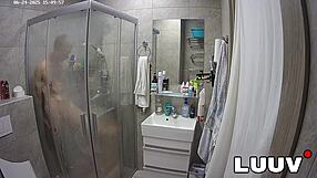 i shower with kareflore and abbadon for reality show