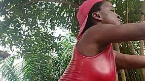 whoa this crazybitch shakes her huge ass while dancing and working out with fans 💦🍑🔥