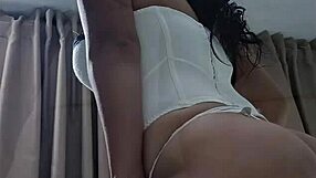 25-year-old stepmom's thick lips and huge ass crave a hard fuck