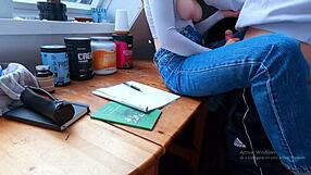 mi vecina culona chupa y coge duro en mi cuarto sentones en verga colombiana pov