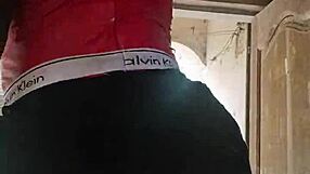 whoa this crazybitch shakes her huge ass while dancing and working out with fans 💦🍑🔥