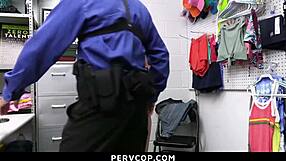 เพเนโลพี เคย์ โดนยามร้านค้าจับก้มเย็ดตูดโหดสอบสวน