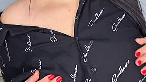 Curvy College Babe Stuffing Pearls In Fat Pussy