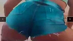 vagabunda shakes her funk in that tiny wedged short