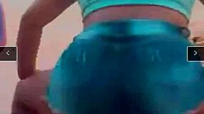 vagabunda shakes her funk in that tiny wedged short