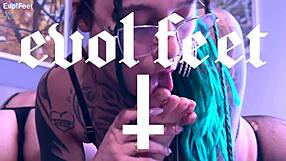 wanna start your morning choking on my toes then deepthroat my pussy?