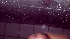 สาว18+ มือดีดควยดำยักษ์ใกล้ๆ น้ำแตกพุ่ง