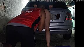Safada Takes Piroca in Yard as Cars Pass Gets Cum and Piss Bath
