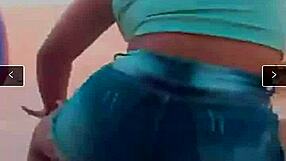 vagabunda shakes her funk in that tiny wedged short