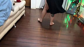 I jerked off in front of the busty neighbor and she couldn't resist my cock