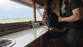 follando con mi amante latina en la montaña hasta acabada profunda en sus tetas grandes