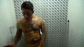 quer saber como meti na safadinha tatuada até gozar na buceta dela?