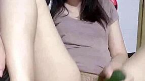 amateur fingers herself to explosive squirting climax