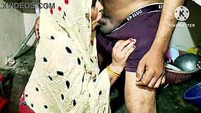 Desi Bhabhi Fucks Hardcore in Kitchen Using Big Banana!