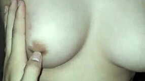 Vietnamese Beauty Chị Iuuuu Charms with Asian Allure