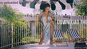 how does ebony milf kira noir strip her big assets?