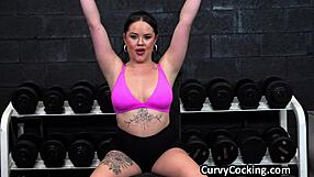 Curvy Fitness Coach Offers Sweaty Pussy Motivation