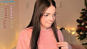 cute petite liza from w0wgirls shows off her big tits on cam