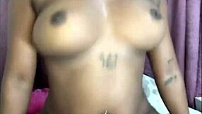 whoa this pussy stretches so wide 😲 you gotta see it gape like crazy!!