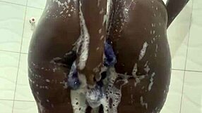 who's that curvy big tits neighbor showering by the pool fat pussy exposed