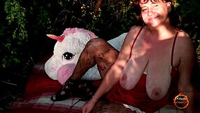 klaudiaambergirl chills outdoors in total relax mode