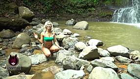 หัวใจเต้นแรงตอนตีหีสาวแปลกหน้าต้นน้ำตกก่อนโดนจับได้