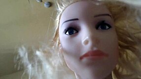 ชายวัยชราเย็ดตุ๊กตาเซ็กส์จริงด้วยควยตัดหนังเล็กๆ