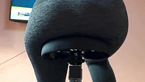 i didn't want to interrupt my workout so i just peed my gym leggings right there 💦😏