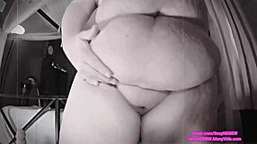 wanna see this bbw cougar stretch her fat ass with black anal dildo?