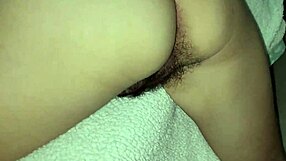 despues de ver tv mi hermanastra quiere follar con mi verga dura