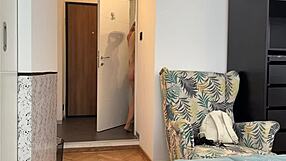 i dropped my towel flashing big tits to delivery guy. real naked surprise