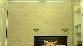 Lick Lara's Pussy Now! Booty Pumps Wild on Bed