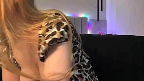 whoa first time fisting her wet pussy so hard she squirts 😱💦