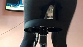 i didn't want to interrupt my workout so i just peed my gym leggings right there 💦😏