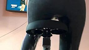 i didn't want to interrupt my workout so i just peed my gym leggings right there 💦😏