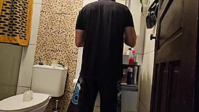 damn this hairy milf cheats creampie on big clit pussy lips!!