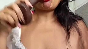 colombian bbw blonde spits saliva on black dildo mamada