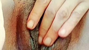 soy cachonda con consolador gigante metiendolo hasta el fondo