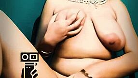 Indian aunt strips nude for solo tease in bedroom