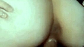 prostituta meia-irma me ajuda no trabalho transando e gozando dentro