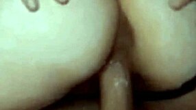 prostituta meia-irma me ajuda no trabalho transando e gozando dentro