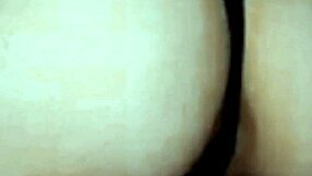 prostituta meia-irma me ajuda no trabalho transando e gozando dentro