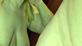 แม่ตั้งครรภ์ MILF ดูดควยเลอะๆ จบแตกคาหน้าเปียกชุ่ม