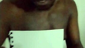 Thinking of romantic sketching to worship her beauty for free