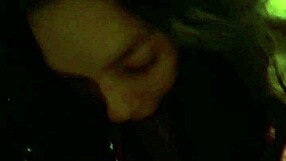 White girl deepthroats despite overbite