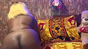 SUNDAYDOGOOD614 shaves smooth pussy for hot lesbian licking and fingering action