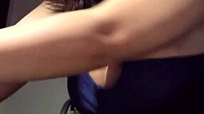สาวคอลเลจอินเดียเงี่ยนแคมโชว์นมโตมีน้ำนมคนเดียว