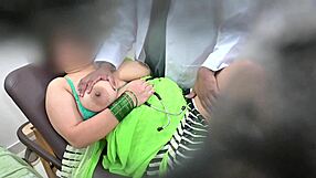इंडियन डॉक्टर पेशेंट भाभी से हॉट चैट
